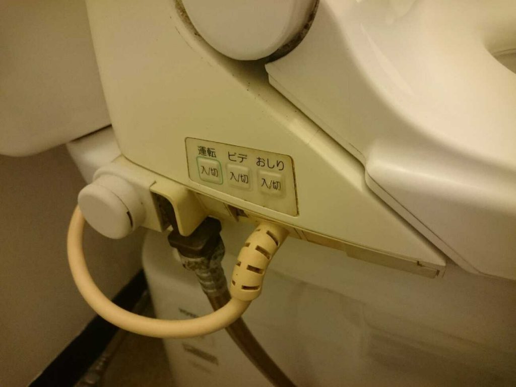 トイレのリモコンが壊れた!?その交換と互換性のこと 有限会社 泉建装 トイレのリモコンが壊れた!?その交換と互換性のこと 有限会社 泉建装